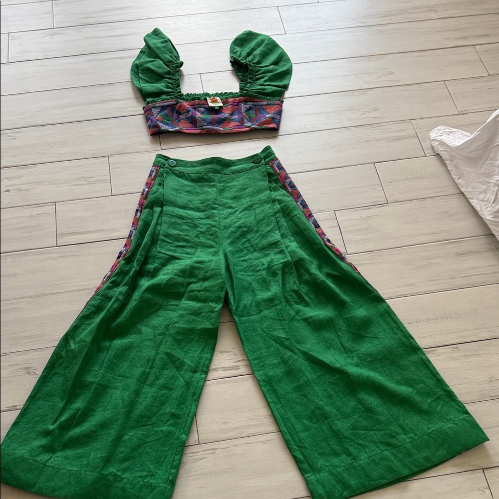 FARM Rio Green Puff Sleeve Top with Geometric Pattern two piece - Picture 2 of 4